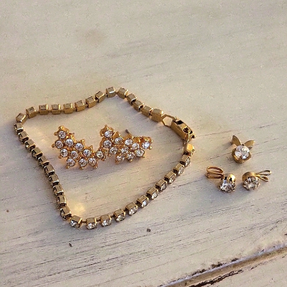 Gold and diamonds piece set